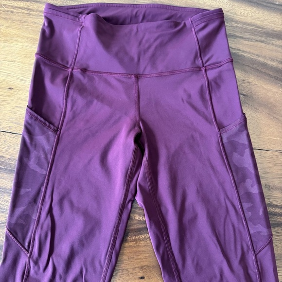 Lululemon Fast and Free 23” Leggings Garnet Plum Camo Mesh Panels Size 6 - Picture 3 of 7